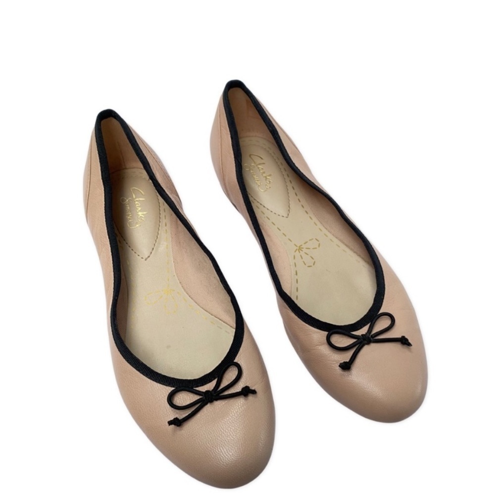 Clarks Women's Tan Flats with Black Trim
